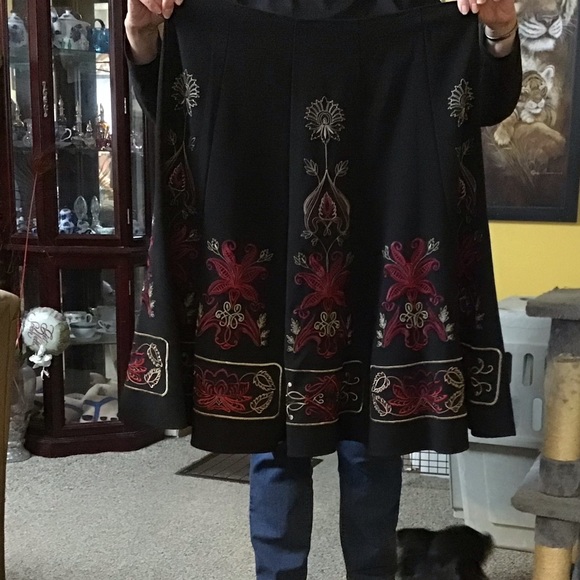 SUNNY LEIGH women’s midi skirt  sz 16W   BLACK w rose color machine sown flowers - Picture 2 of 5